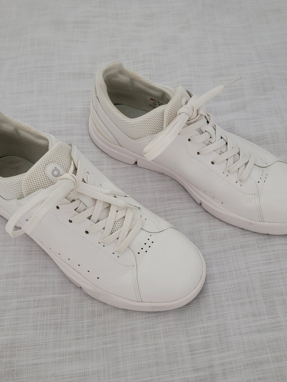 Women's White Low-Top Leather Sneakers - Minimal Casual Style